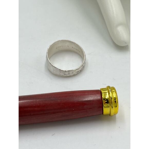 Kendra Scott Silver Plated Hammered‎ Band Ring Sz 7.25 - Picture 4 of 10